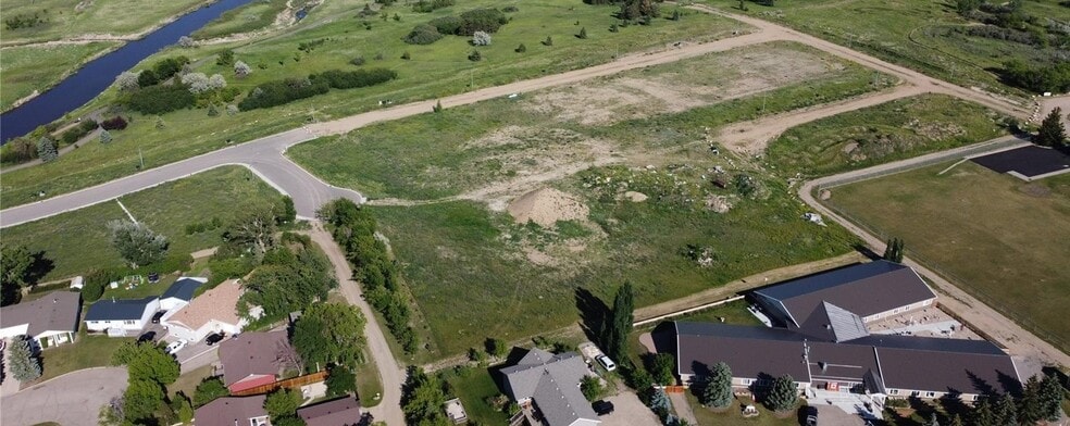 37 Confederation Dr, Weyburn, SK à vendre - Aérien - Image 1 de 4