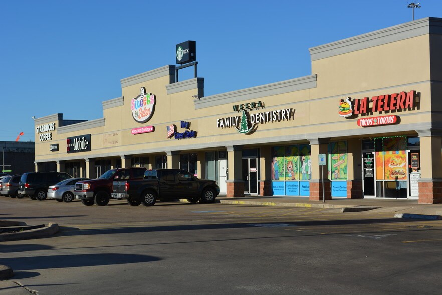 6015 Hillcroft Ave, Houston, TX à louer - Photo du bâtiment - Image 3 de 4