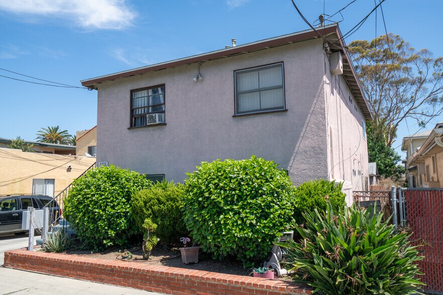 1062 Termino Ave, Long Beach, CA à vendre - Photo du bâtiment - Image 2 de 8