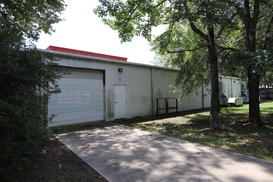 1625 Airport Rd, Conroe, TX for sale - Building Photo - Image 3 of 15