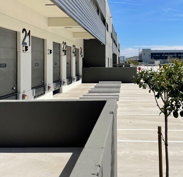 Calle Agustín de Betancourt, 5 - 9, Getafe, Madrid à louer - Photo du bâtiment - Image 3 de 4