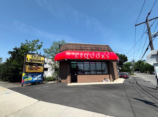 More details for 733 Middle Country Rd, Selden, NY - Retail for Sale