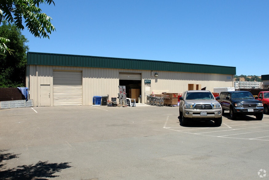3355 Industrial Dr, Santa Rosa, CA for lease - Primary Photo - Image 1 of 9