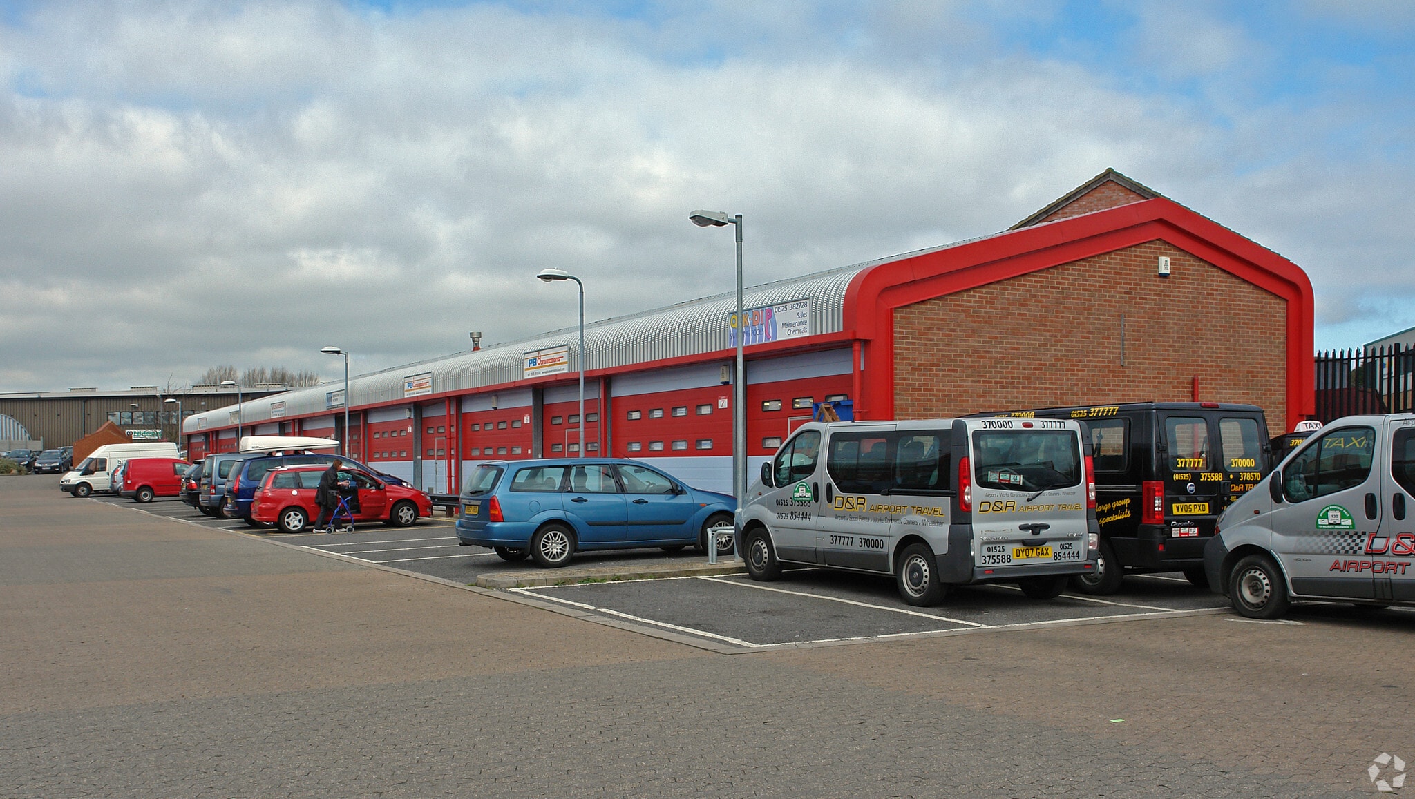 Acacia Clos, Leighton Buzzard for lease Primary Photo- Image 1 of 4