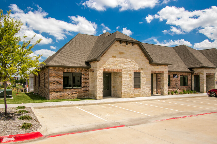 4425 Plano Pkwy, Carrollton, TX à vendre - Photo du bâtiment - Image 1 de 1