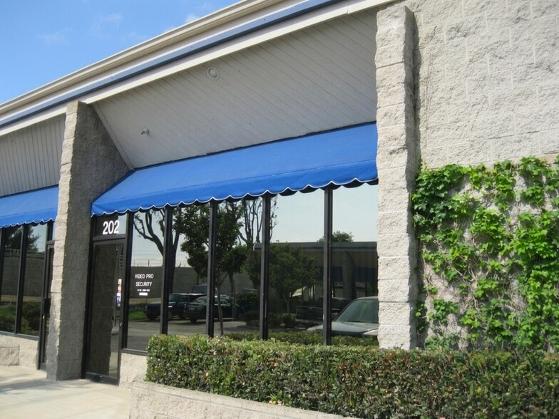 4025-4055 E Guasti Rd, Ontario, CA for lease - Building Photo - Image 2 of 5