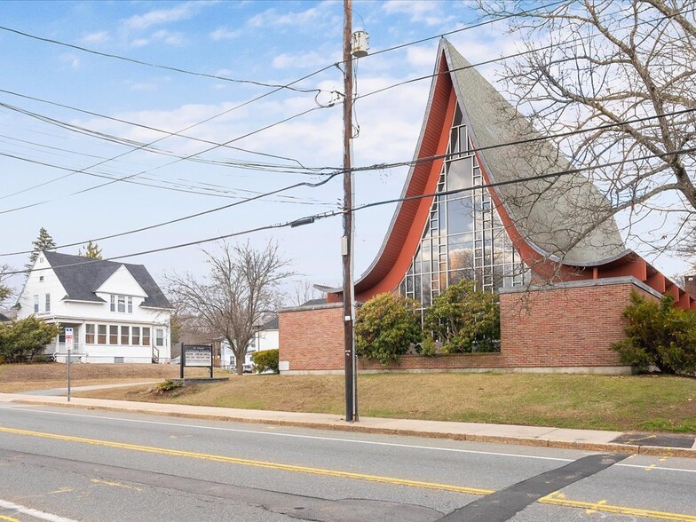 871-873 Harris Ave, Woonsocket, RI à vendre - Photo principale - Image 2 de 32