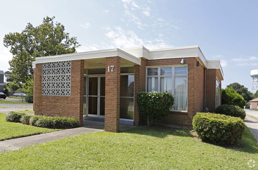 17 W Mellen St, Hampton, VA à louer - Photo du bâtiment - Image 2 de 10