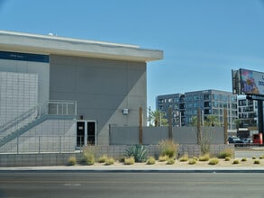 201 E Charleston Blvd, Las Vegas, NV for lease Interior Photo- Image 2 of 7