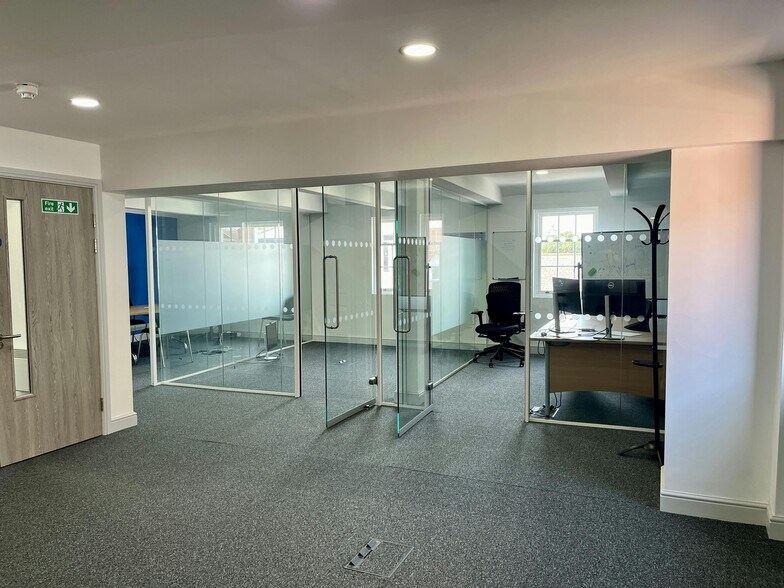 79-81 High St, Marlow à louer - Photo du bâtiment - Image 2 de 41