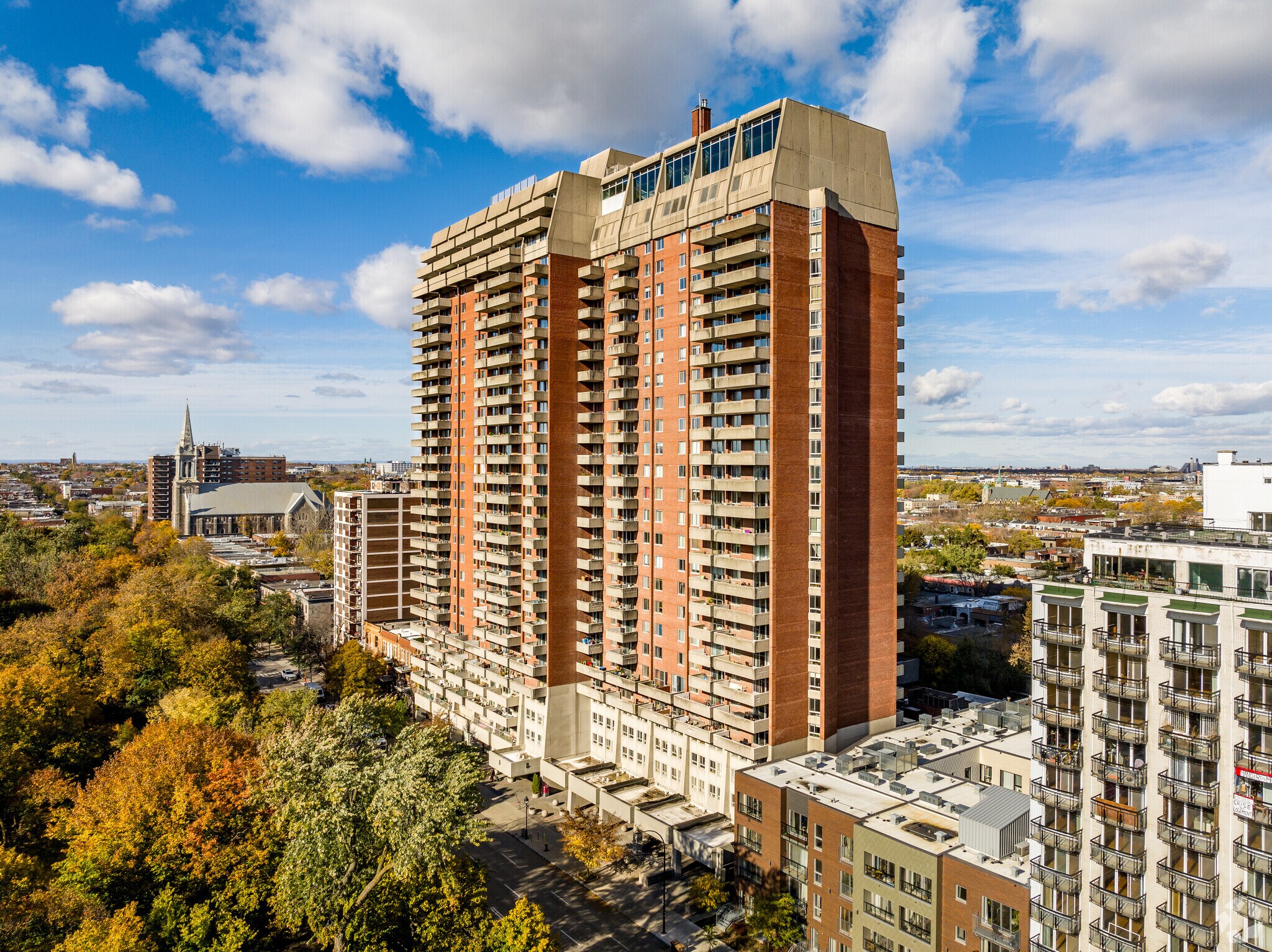 3535 Av Papineau, Montréal, QC for sale Primary Photo- Image 1 of 7