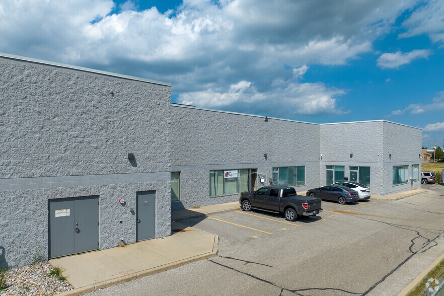 35 Nixon Rd, Caledon, ON à vendre - Photo du bâtiment - Image 3 de 6