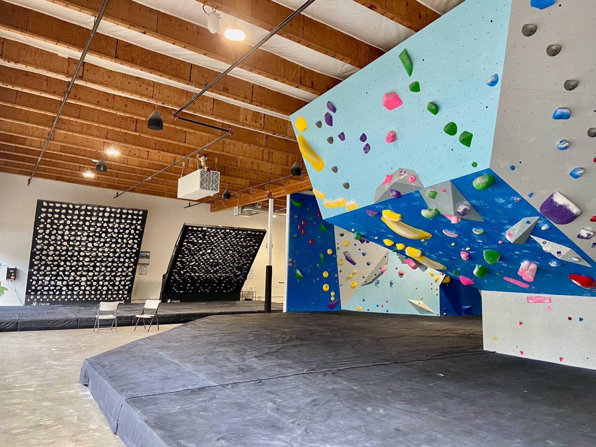 1001-1071 SE Tualatin Valley Hwy, Hillsboro, OR for lease Interior Photo- Image 1 of 4