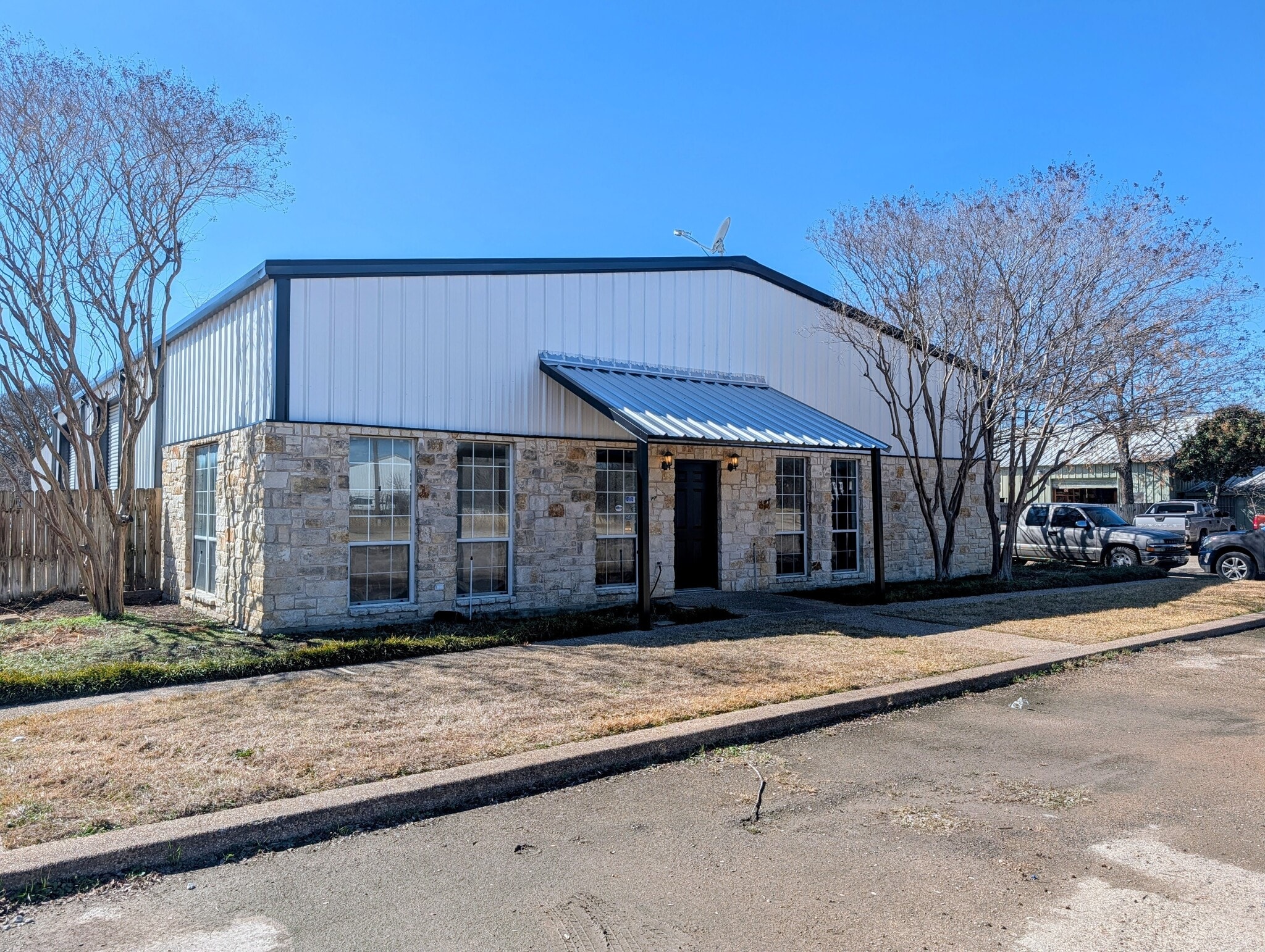 365 Val Verde Rd, McGregor, TX for sale Primary Photo- Image 1 of 9