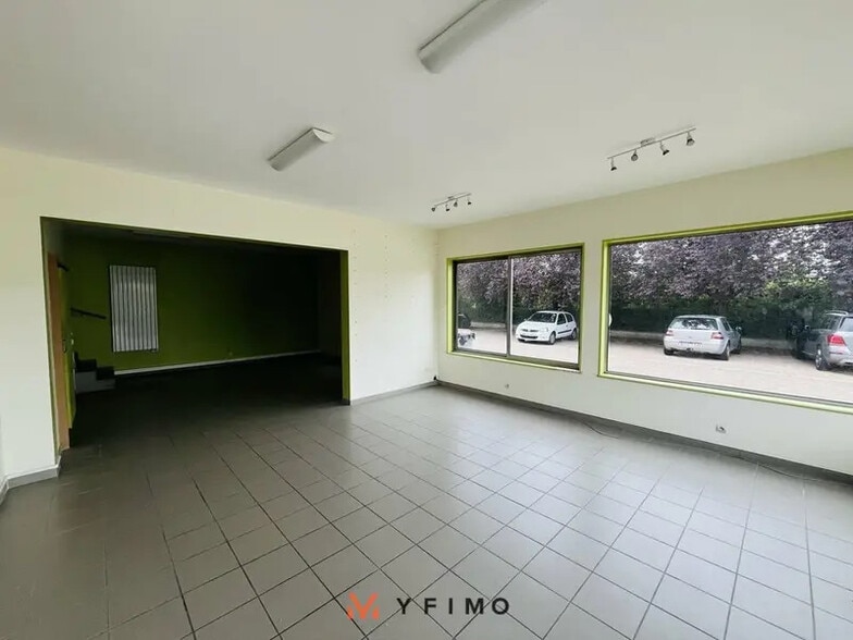 Retail in Vernouillet for lease - Interior Photo - Image 2 of 4