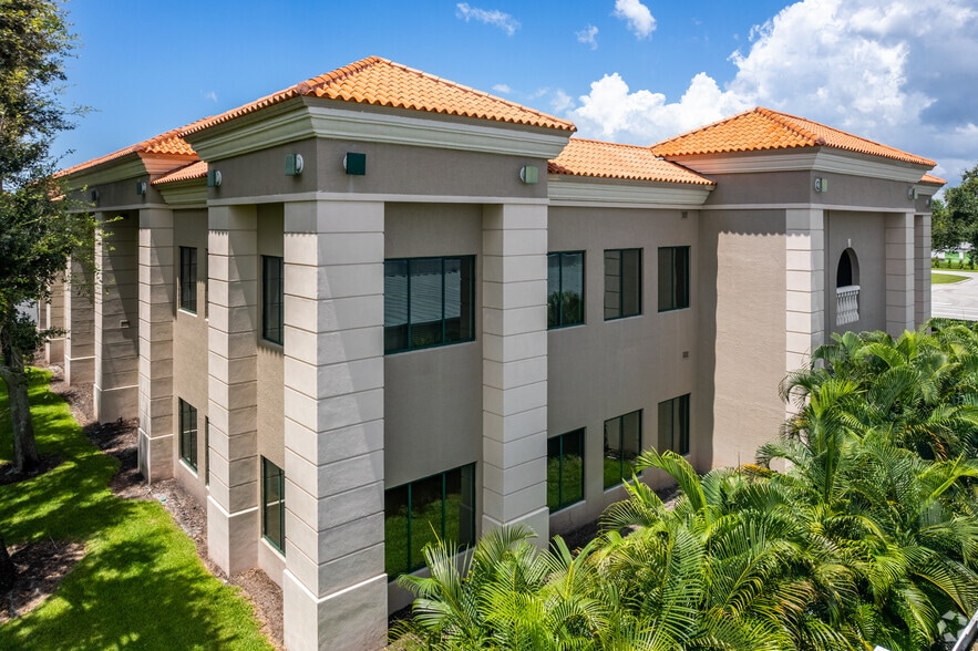 1016 Collier Center Way, Naples, FL for lease - Building Photo - Image 3 of 7