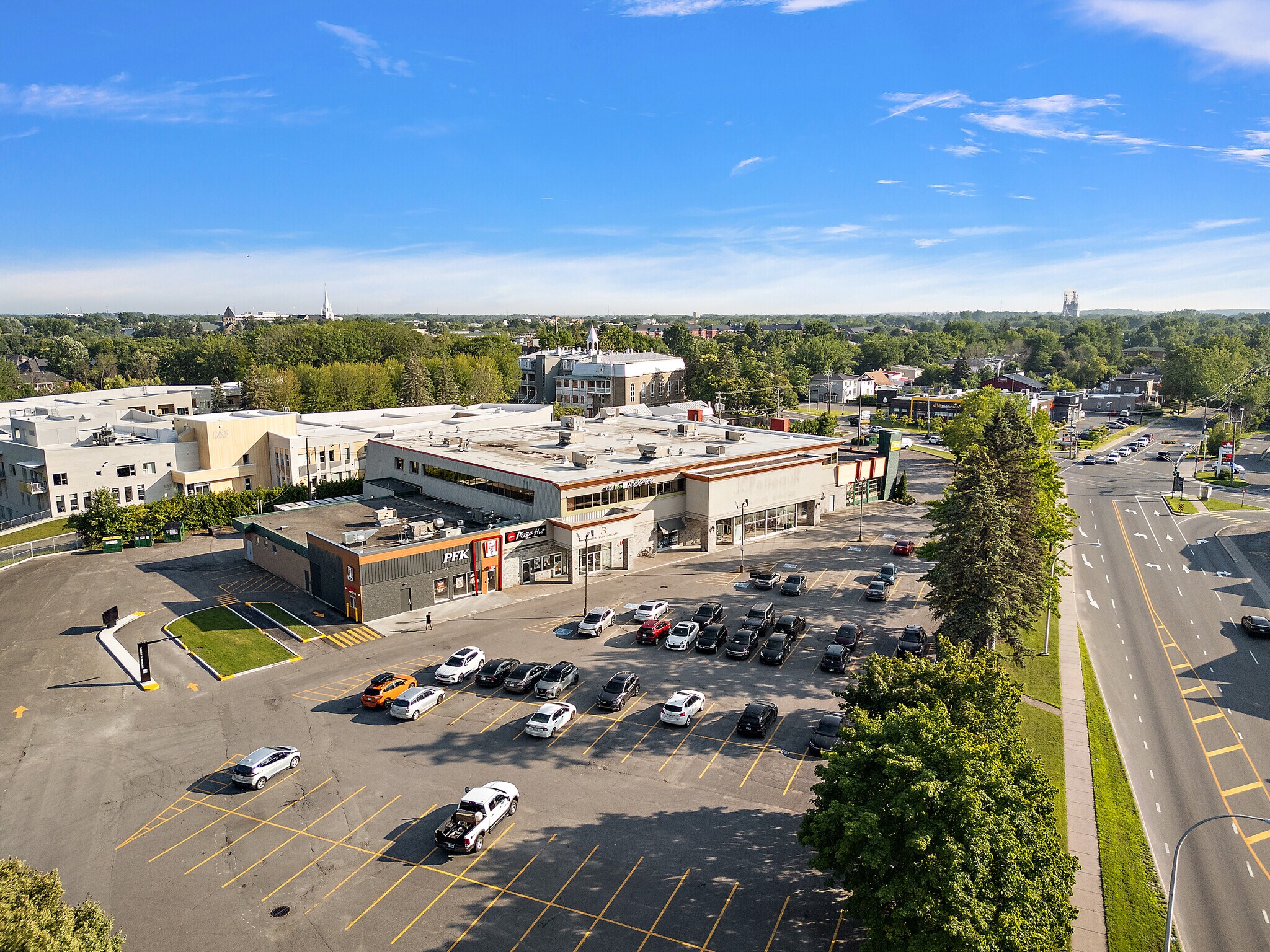 1-19 Papineau, Joliette, QC for lease Primary Photo- Image 1 of 11