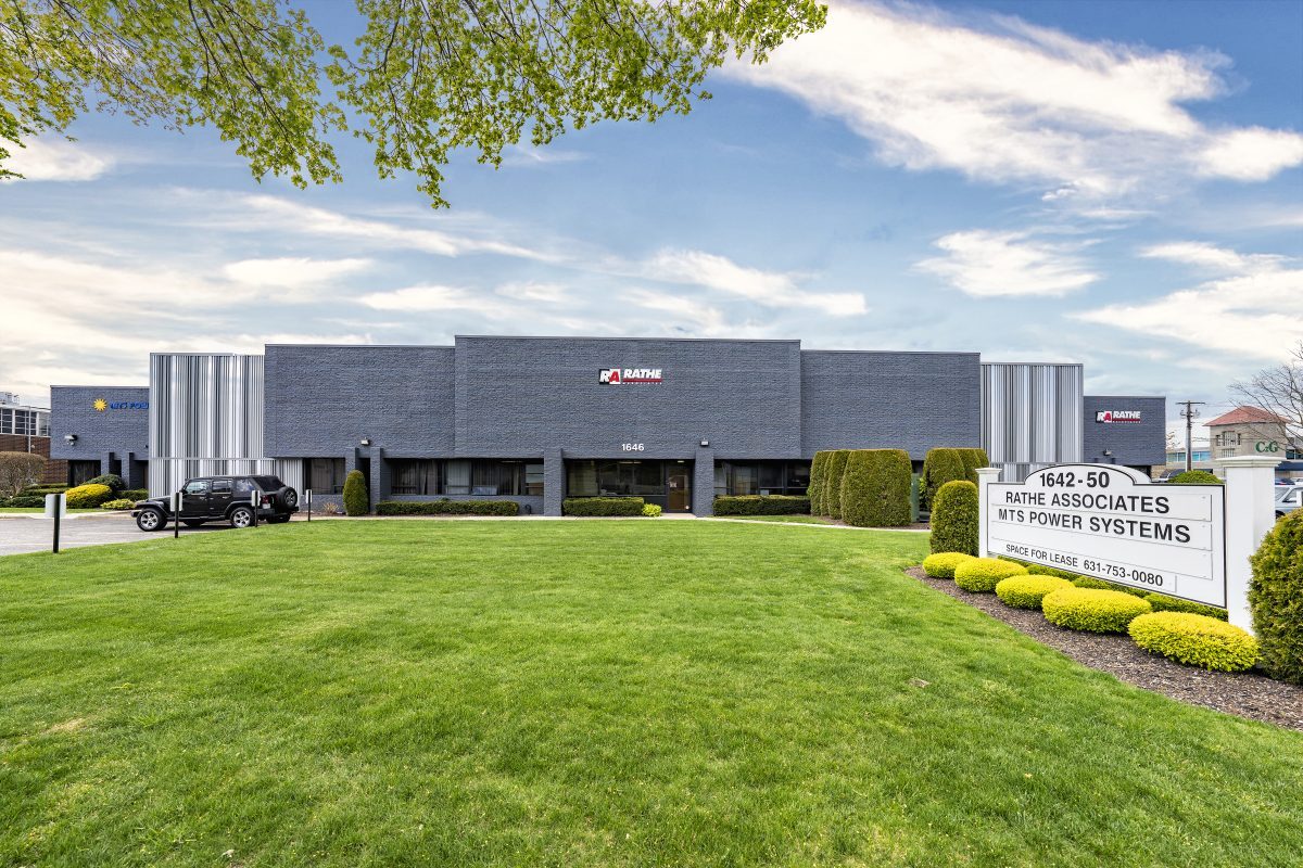 1642-1650 New Hwy, Farmingdale, NY à louer Photo principale- Image 1 de 5