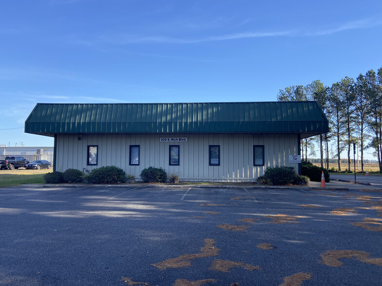 205 Rich Blvd, Elizabeth City, NC for sale - Primary Photo - Image 1 of 1