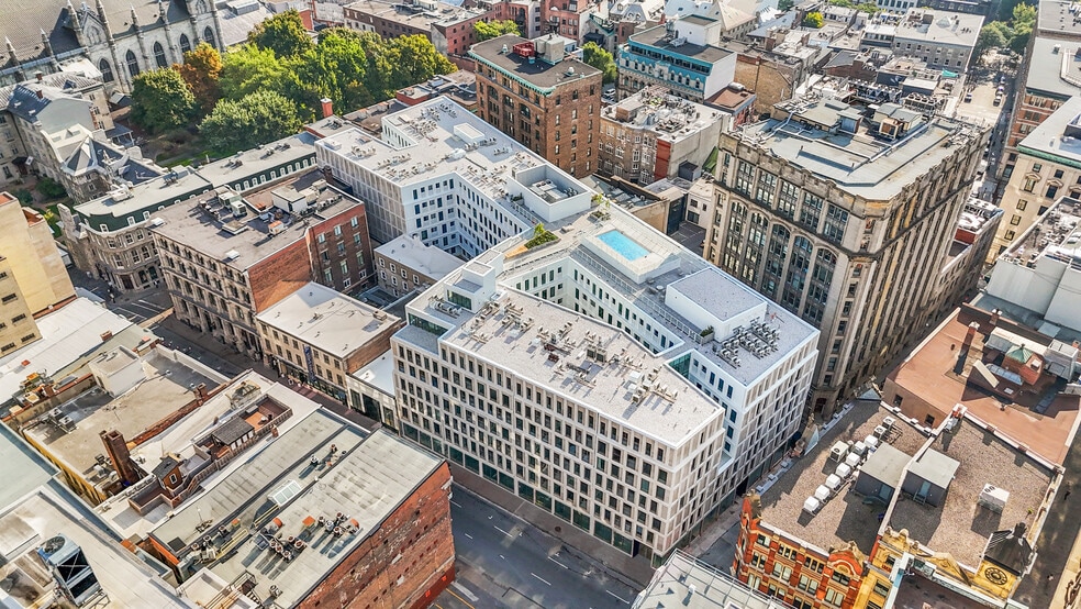 250 Rue Notre-Dame O, Montréal, QC for lease - Building Photo - Image 2 of 14