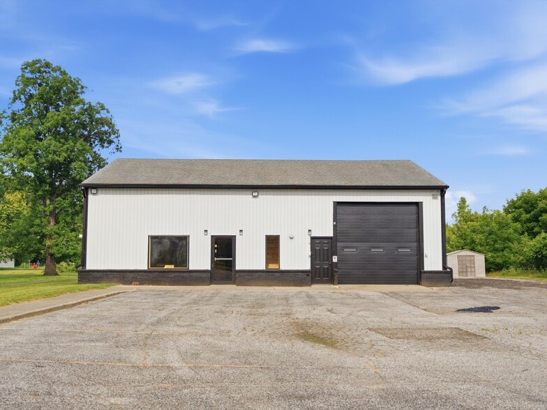 7293 N Clio Rd, Mount Morris, MI for sale - Building Photo - Image 2 of 18
