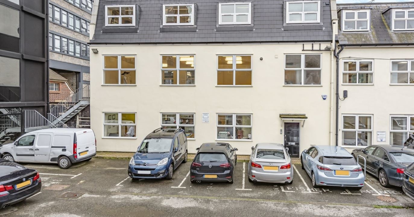 311 Chase Rd, London for lease Primary Photo- Image 1 of 33