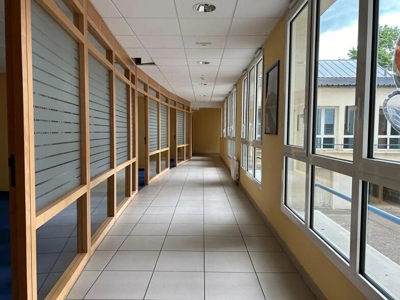 Office in Rennes for lease - Interior Photo - Image 1 of 9