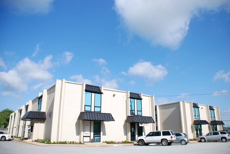 3401 Norman Berry Dr, Atlanta, GA for lease - Building Photo - Image 1 of 21