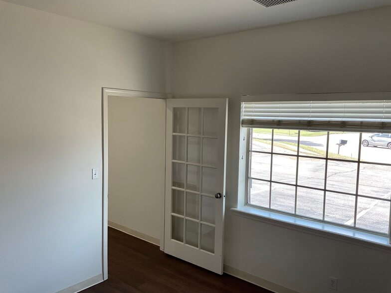 305 N Beech Cir, Broken Arrow, OK for lease - Building Photo - Image 2 of 18