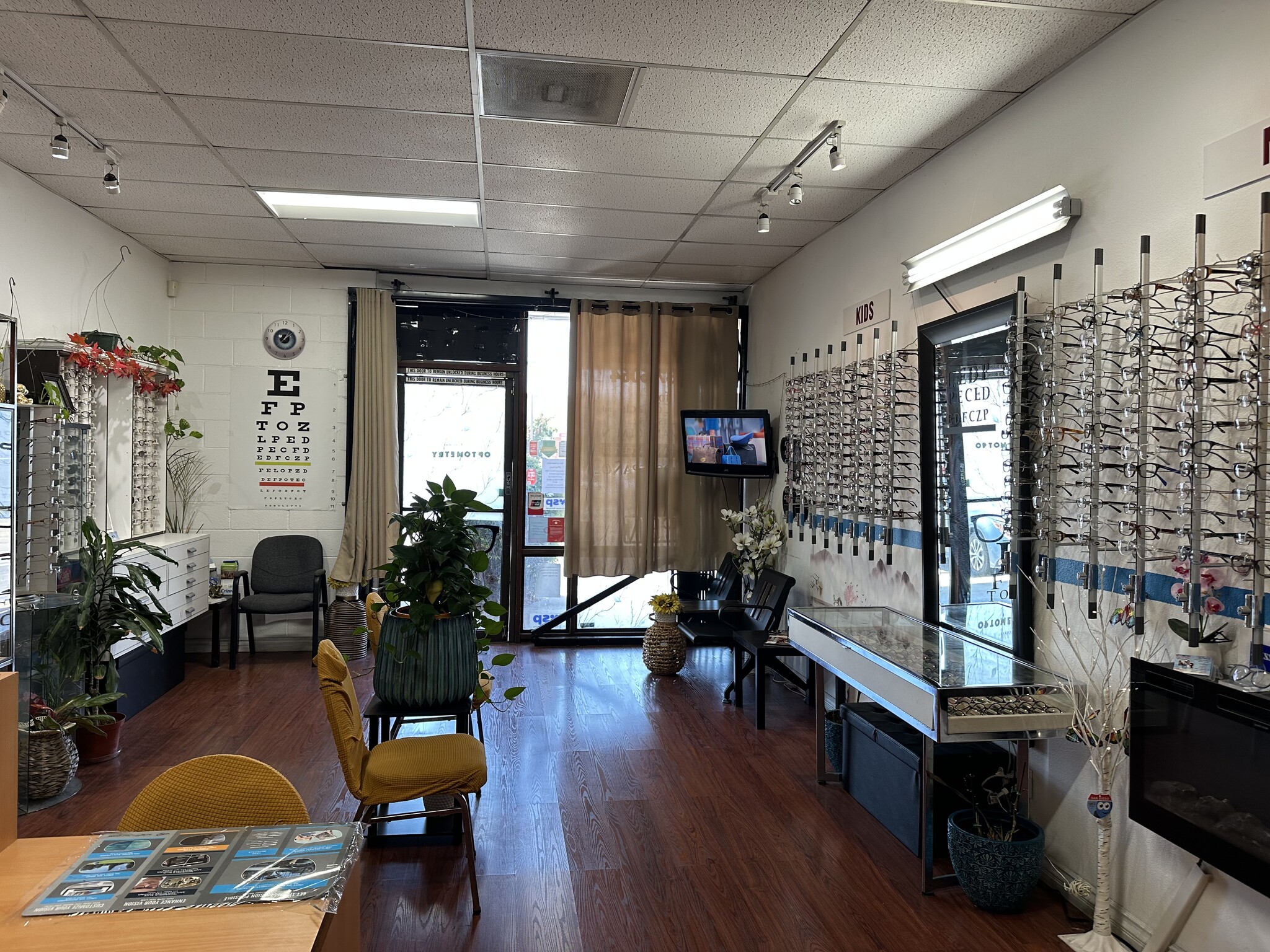 1707-1711 E Valley Pky, Escondido, CA for lease Interior Photo- Image 1 of 6