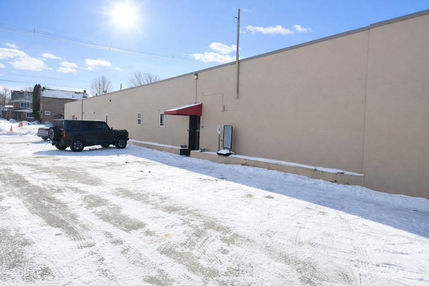 20 Frederick St, Plymouth, WI for lease - Building Photo - Image 2 of 26