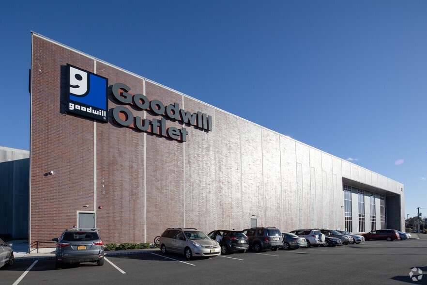 400 Huyler St, South Hackensack, NJ à louer - Photo du bâtiment - Image 3 de 6