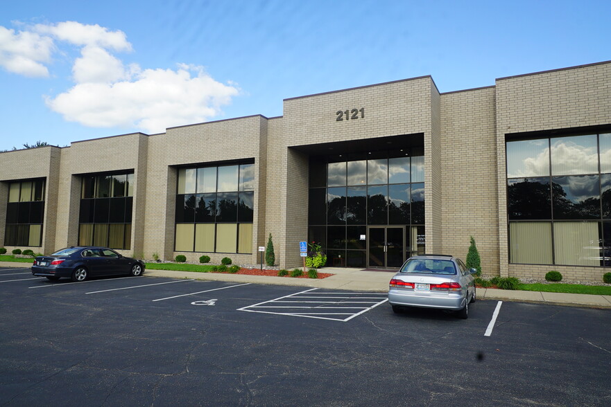 2121 Cliff Dr, Eagan, MN for lease - Building Photo - Image 1 of 13