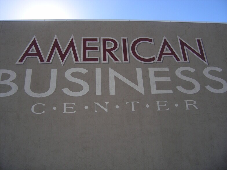 8340 Ulmerton Rd, Largo, FL à louer - Photo du bâtiment - Image 2 de 14