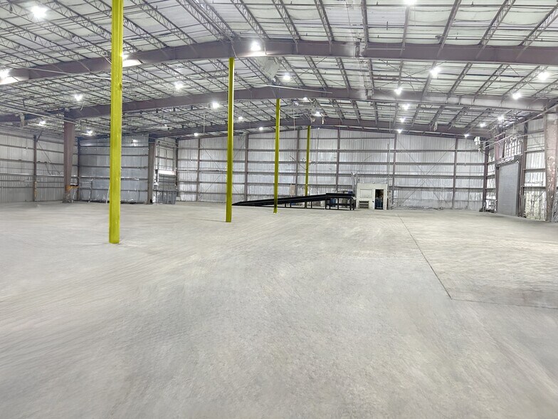 2350 NW 149th St, Opa Locka, FL à vendre - Photo intérieure - Image 3 de 4