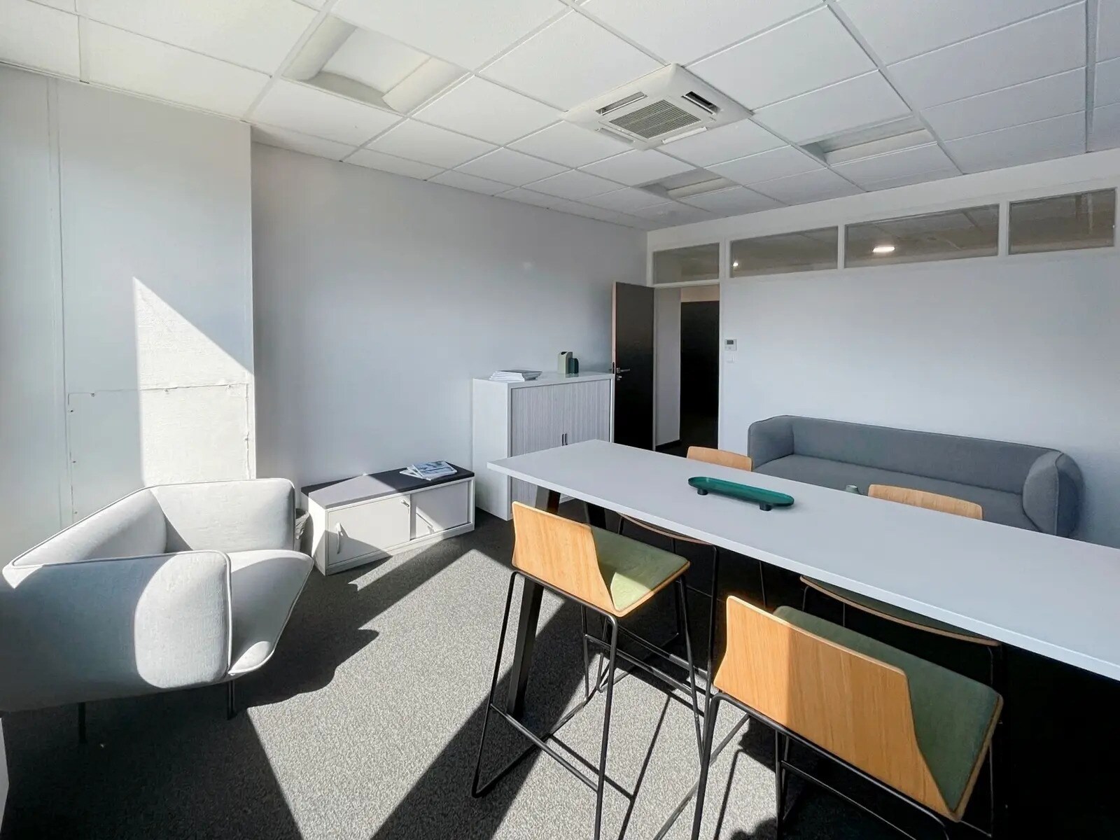 Office in  for lease Interior Photo- Image 1 of 11