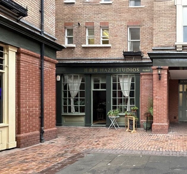 Pied Bull Yard, London for lease - Building Photo - Image 3 of 9