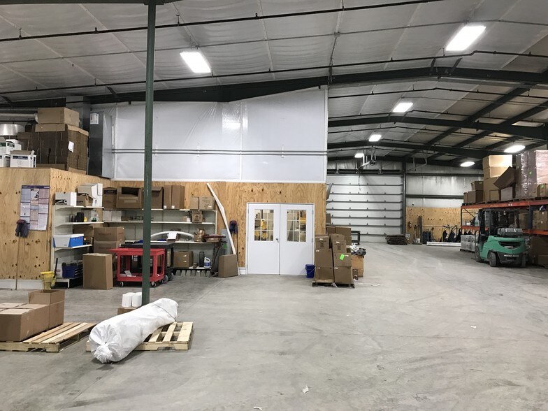 315 S Sycamore St, Flora, IN à louer - Photo du bâtiment - Image 3 de 6