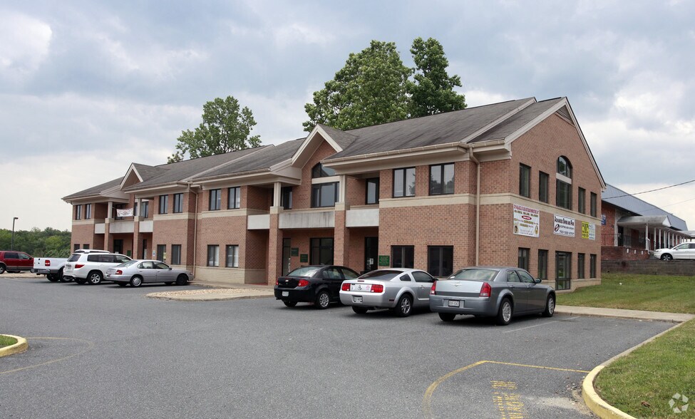 2046-2048 Jefferson Davis Hwy, Stafford, VA à louer - Photo principale - Image 2 de 8