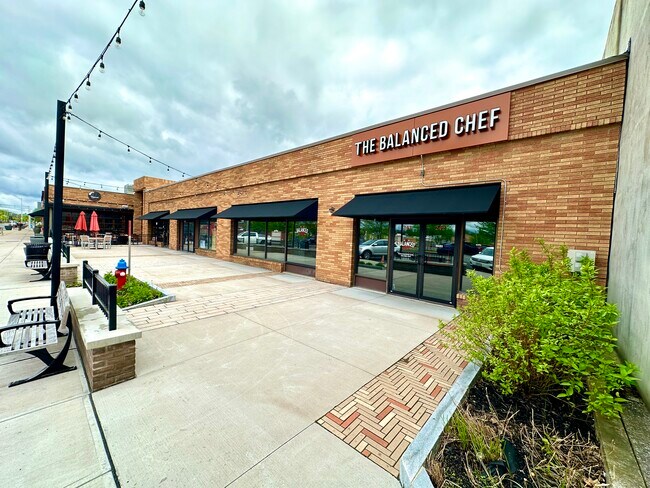 Plus de détails pour 242-262 W Dominick St, Rome, NY - Commerce de détail à louer