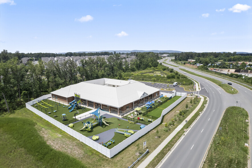 42525 Tall Cedars Pkwy, Chantilly, VA for lease - Primary Photo - Image 1 of 55