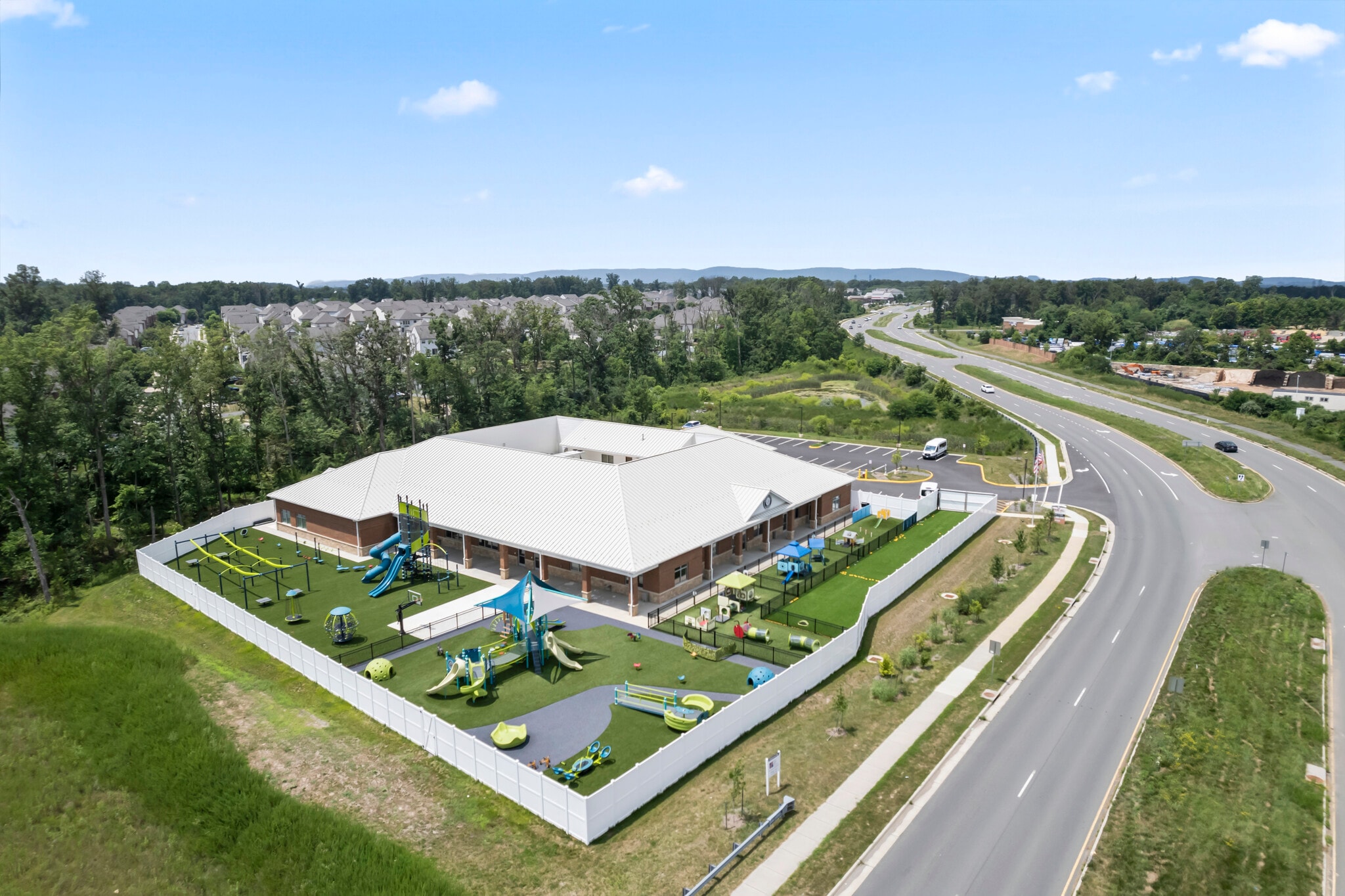 42525 Tall Cedars Pkwy, Chantilly, VA à louer Photo principale- Image 1 de 56