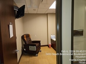 2453 S Braeswood Blvd, Houston, TX for lease Building Photo- Image 2 of 7