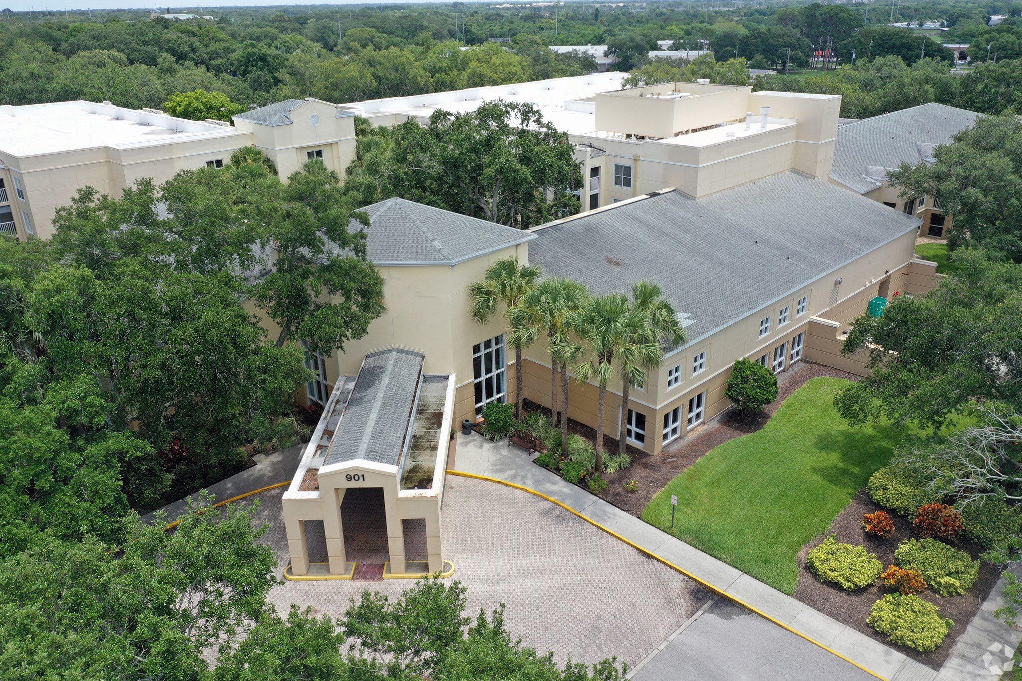 901 Seminole Blvd, Largo, FL for sale Primary Photo- Image 1 of 1