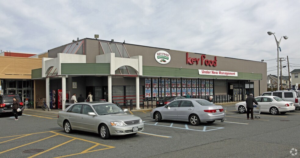 1000-1030 Railroad Ave, Woodmere, NY for lease - Building Photo - Image 2 of 14