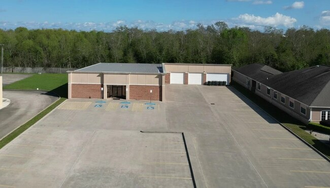 Plus de détails pour 3180 Central Mall Dr, Port Arthur, TX - Bureau à vendre