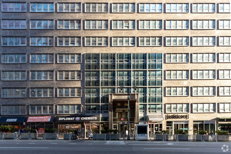 800 Second Ave, New York, NY for lease - Building Photo - Image 2 of 6