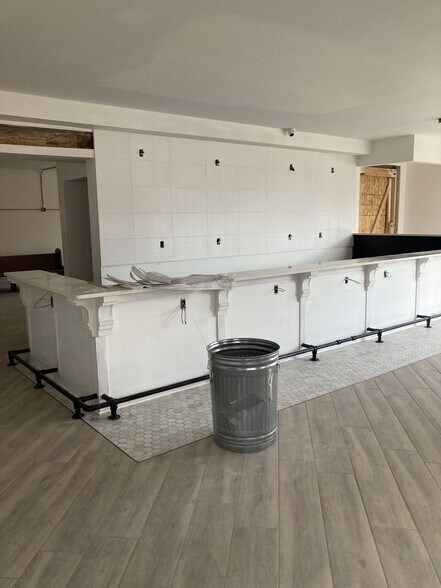 1994 Seneca St, Buffalo, NY à vendre - Photo intérieure - Image 2 de 30