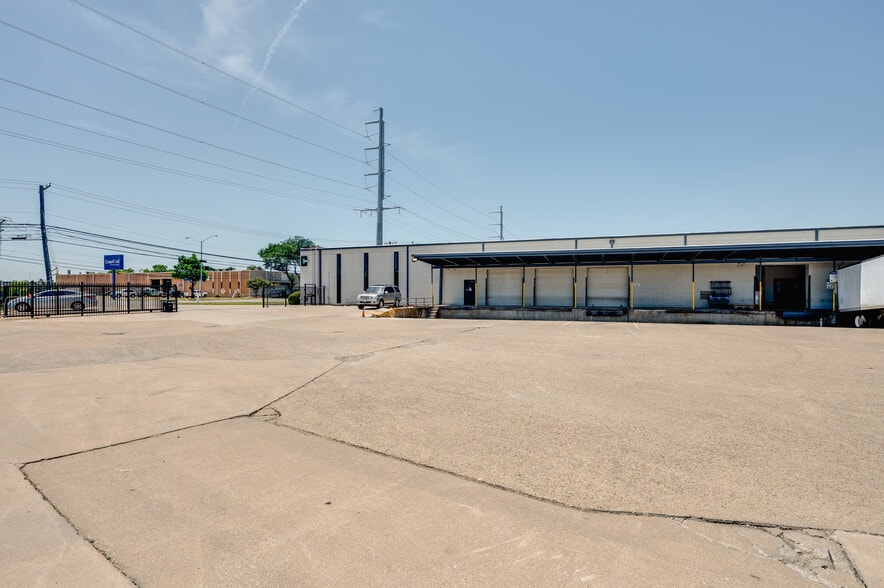2929 Irving Blvd, Dallas, TX for lease - Building Photo - Image 2 of 10