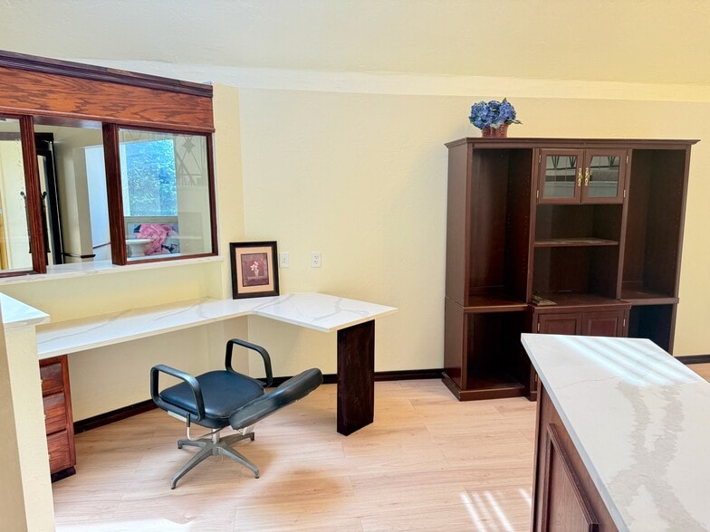 5611 Mosteller Dr, Oklahoma City, OK for lease - Building Photo - Image 3 of 8